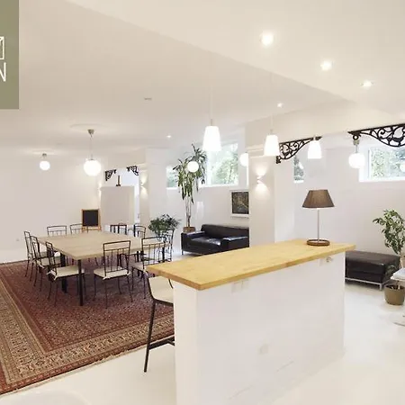 Krzysin 3* Podkowa Lesna