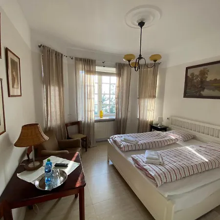 Krzysin 3* Podkowa Lesna